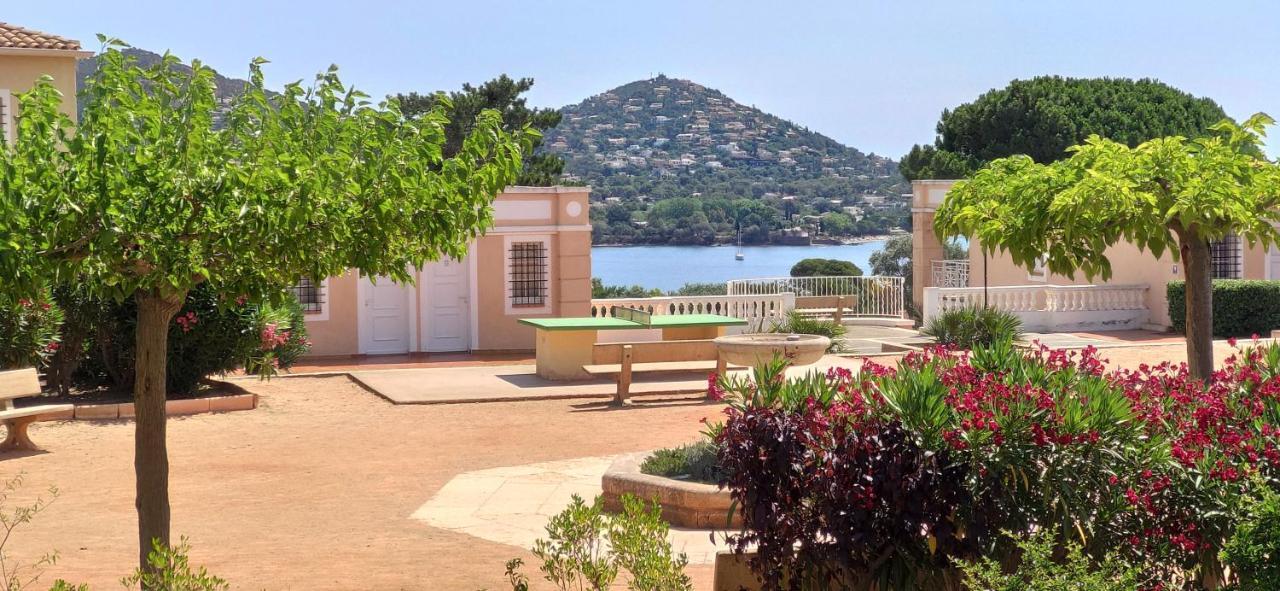 Cap Esterel T2 1ch 4-5p Rez-de-Jardin Vue Mer, Piscine, Parking et Ménage inclus, WIFI gratuit Saint-Raphaël Exterior foto